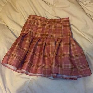 Xs women’s side-zip pleated skirt.